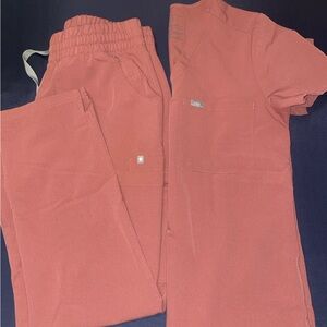 FIGS Mauve Scrub Set